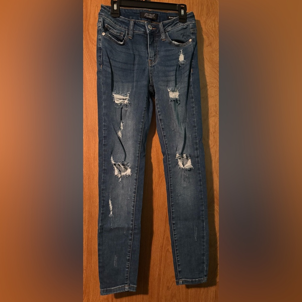 Judy Blue Mid Rise Skinny Jeans